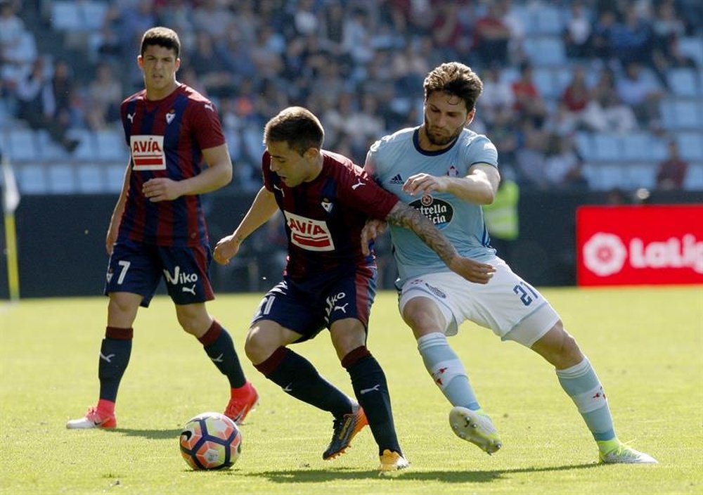 El trofeo Carlos Lapetra medirá al Real Zaragoza y al Eibar. EFE