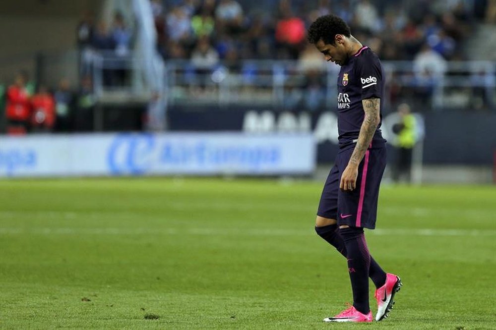 Neymar não jogará contra os brancos. EFE