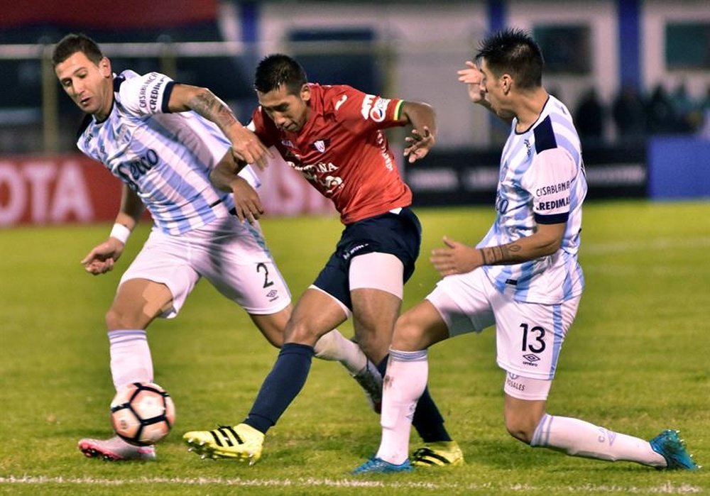 El River Plate-Atlético Tucumán tendrá que jugarse en junio. EFE/Archivo