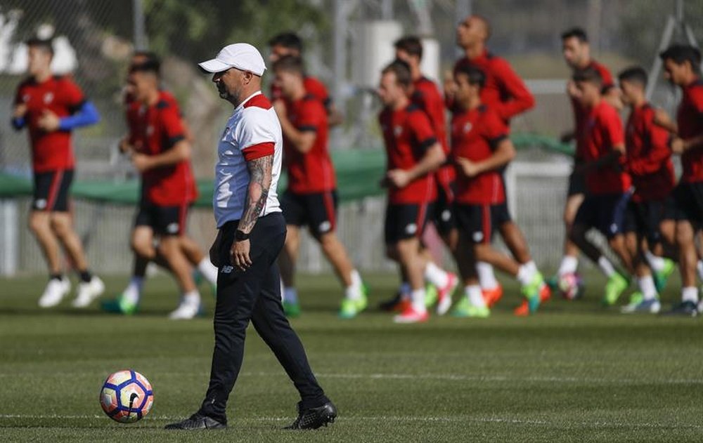 Posibles altas  y bajas del Sevilla para el partido ante el Real Madrid. EFE