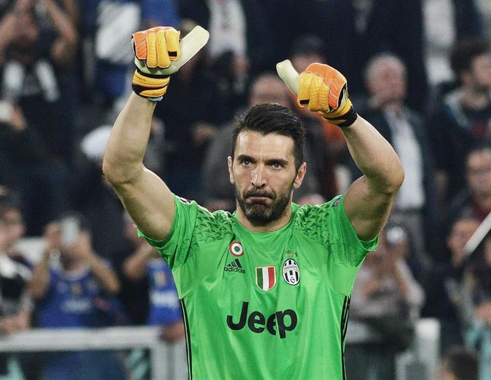 Buffon says that Ronaldo is the best striker he has faced in his career. EFE