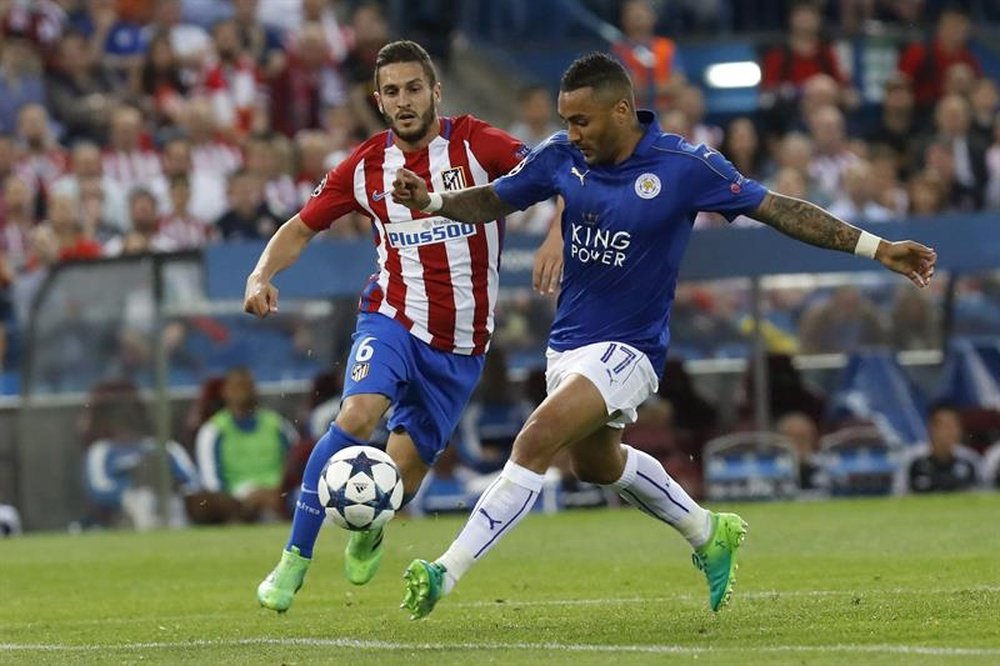 Danny Simpson (R) is close to moving to Ligue 1. EFE