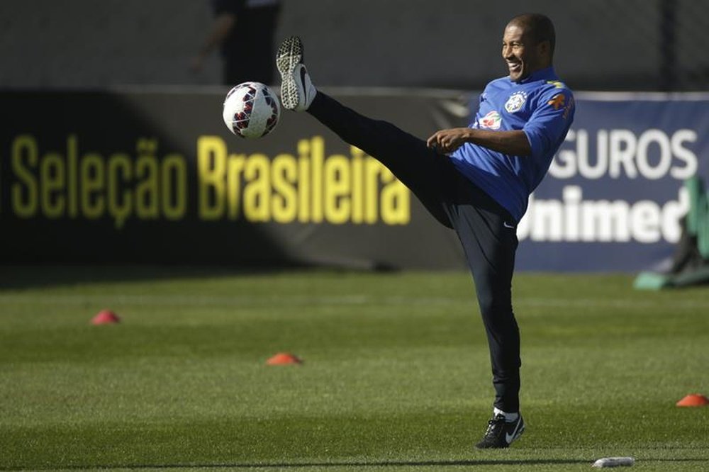 Mauro Silva ya tiene al jugador que más se parece al fútbol que practicaba. EFE/Archivo