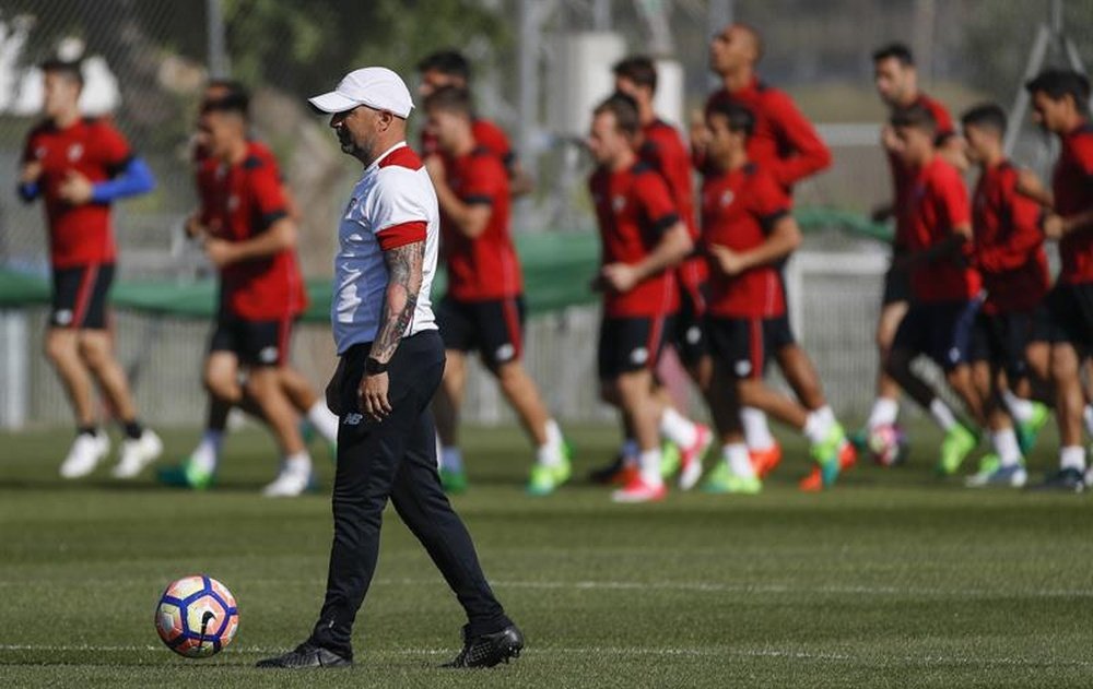 Cuatro futbolistas del Sevilla siguen lesionados. EFE