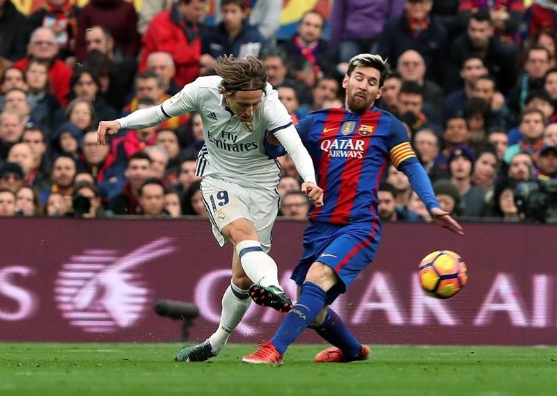 El argentino, muy intenso en defensa en los 'Clásicos'. EFE/Archivo