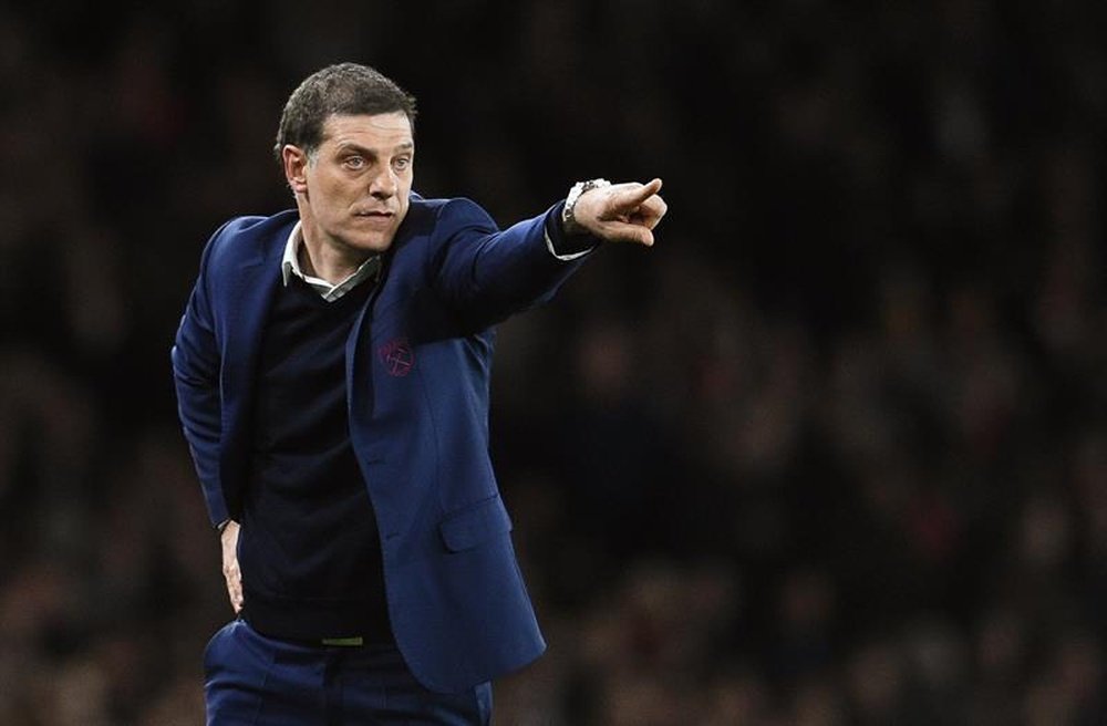 Slaven Bilic will have talks with the club owners concerning his future. EFE/Archivo