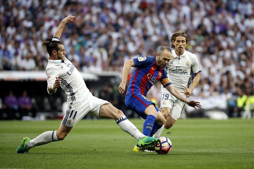 Bale fue sustituido en la primera mitad por lesión. EFE