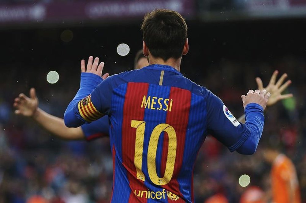 Messi tiene a tiro otro trofeo. EFE