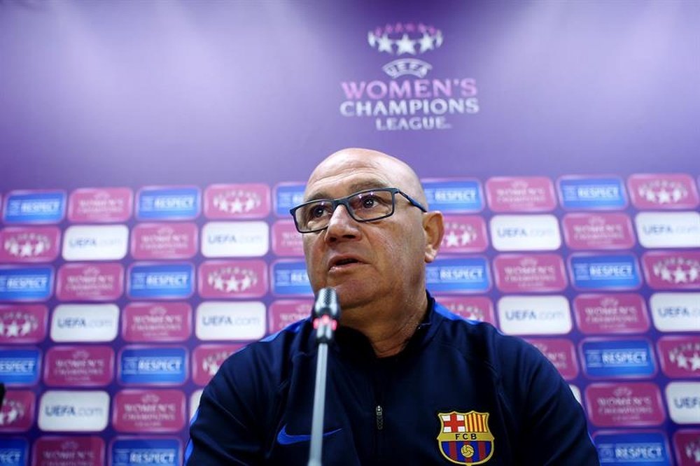 El técnico del Barcelona femenino sabe que la situación es complicada en Champions. EFE