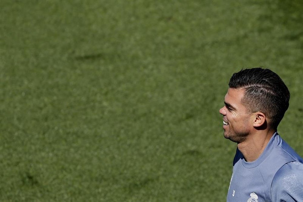 Pepe não jogará contra o Atlético de Madrid. EFE/Arquivo