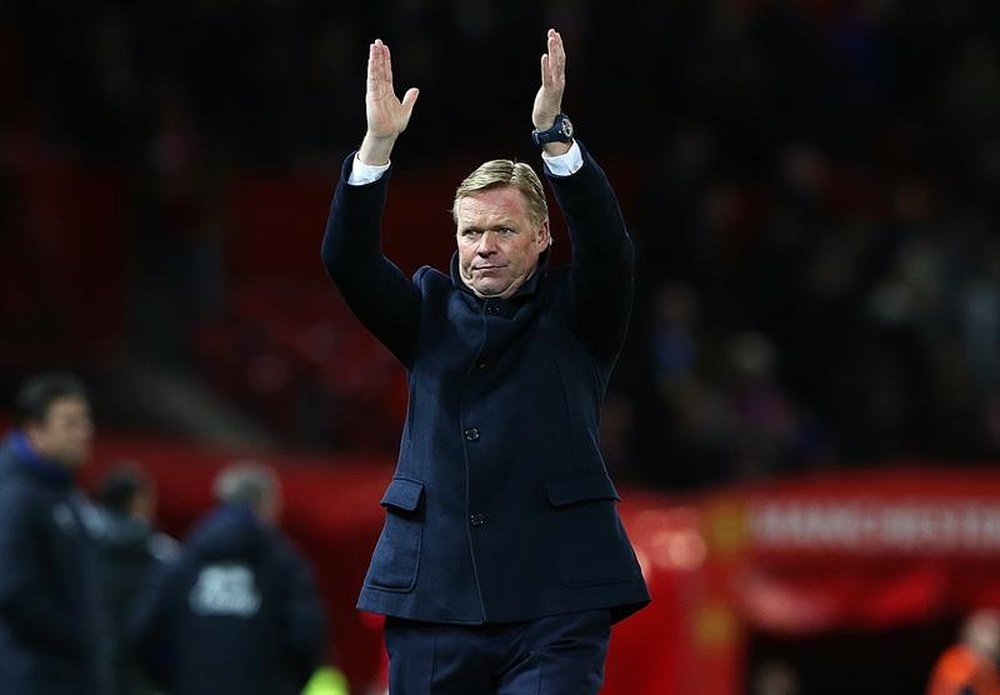 Koeman cuenta con el apoyo de la sirectiva. AFP