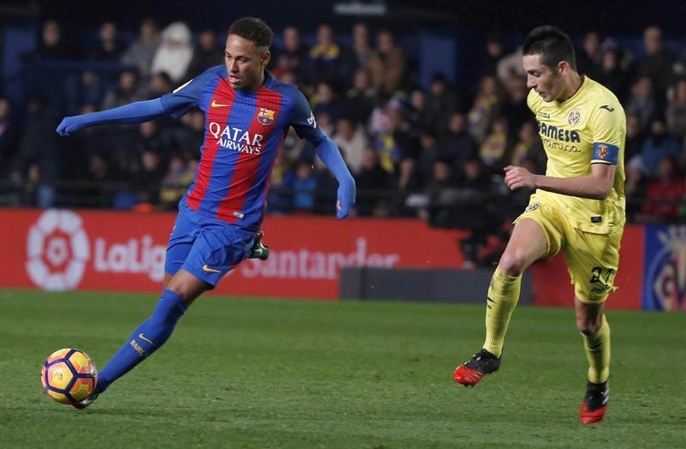O Barcelona defronta o Villarreal, uma equipe que costuma passar mal com o brasileiro. EFE