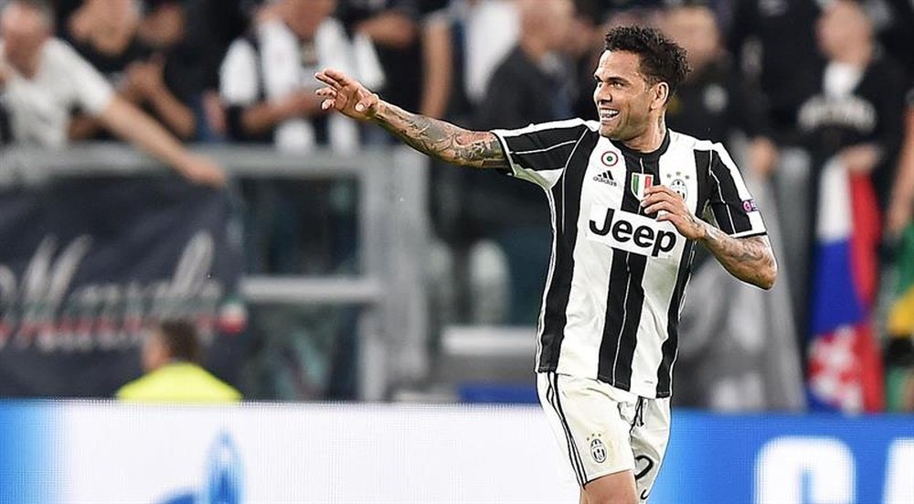 Dani Alves says farewell to Juventus Fans. EFE
