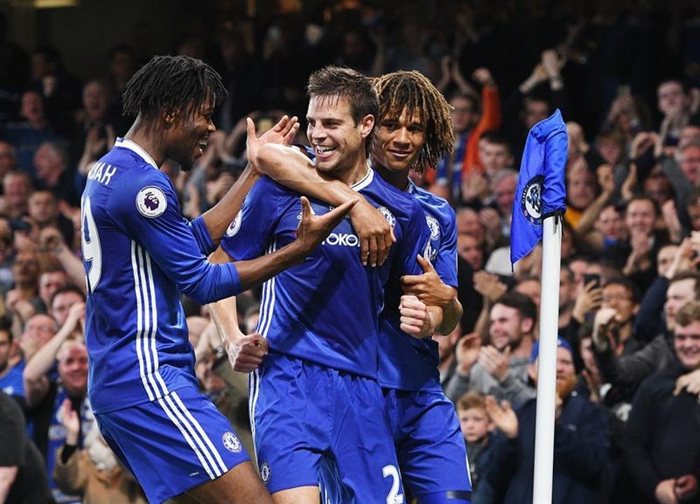 Azpilicueta has played every minute in the league this season. EFE