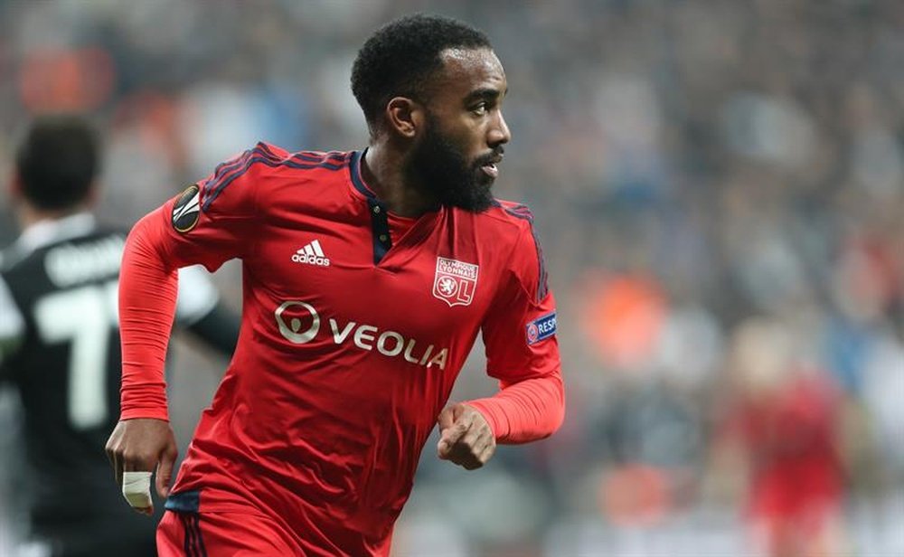 Alexandre Lacazette parece estar en la agenda del Atlético. EFE/Archivo