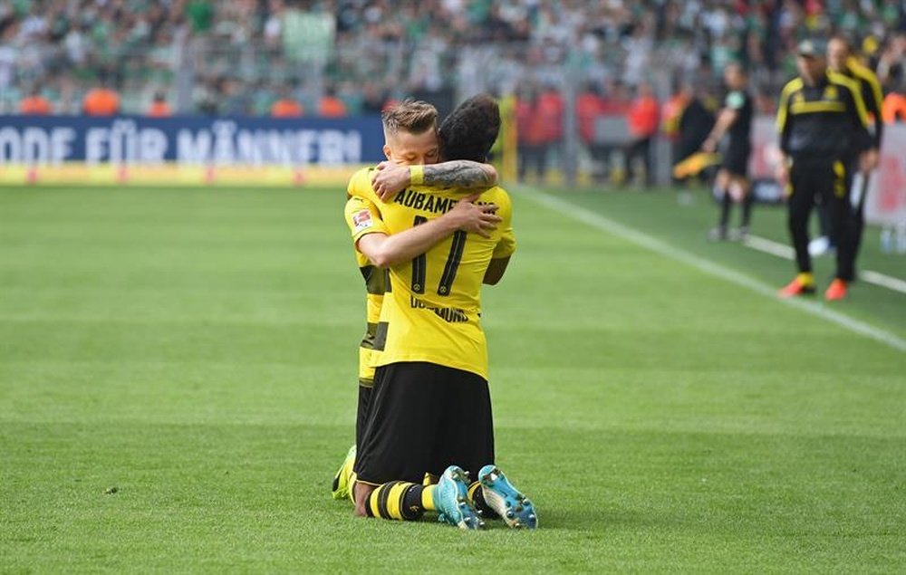 Les joueurs du Borussia Dortmund, Aubameyang et Marco Reus, lors d'un match. EFE/EPA