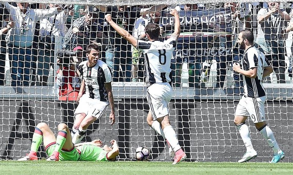 BBC, Mandzukic 2.0 and the key reasons that won Juventus the title. EFE/EPA