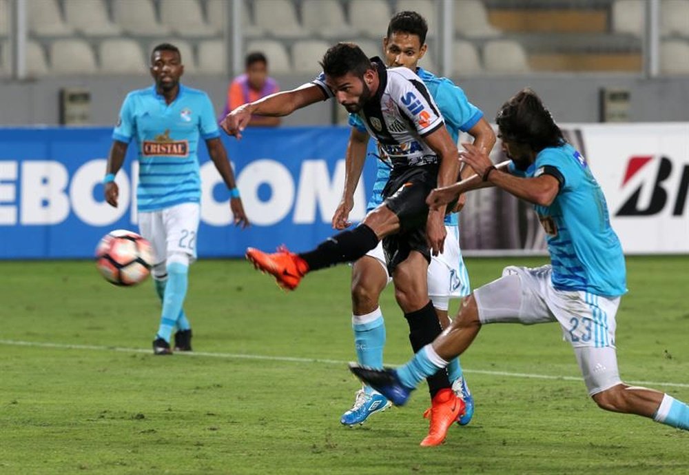 El Santos acaricia el primer puesto de su grupo en la Copa Libertadores. EFE