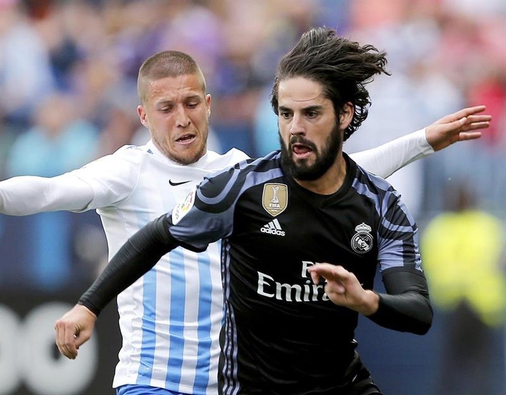 Real Madrid midfielder Isco is into the last 12 months of his contract. EFE