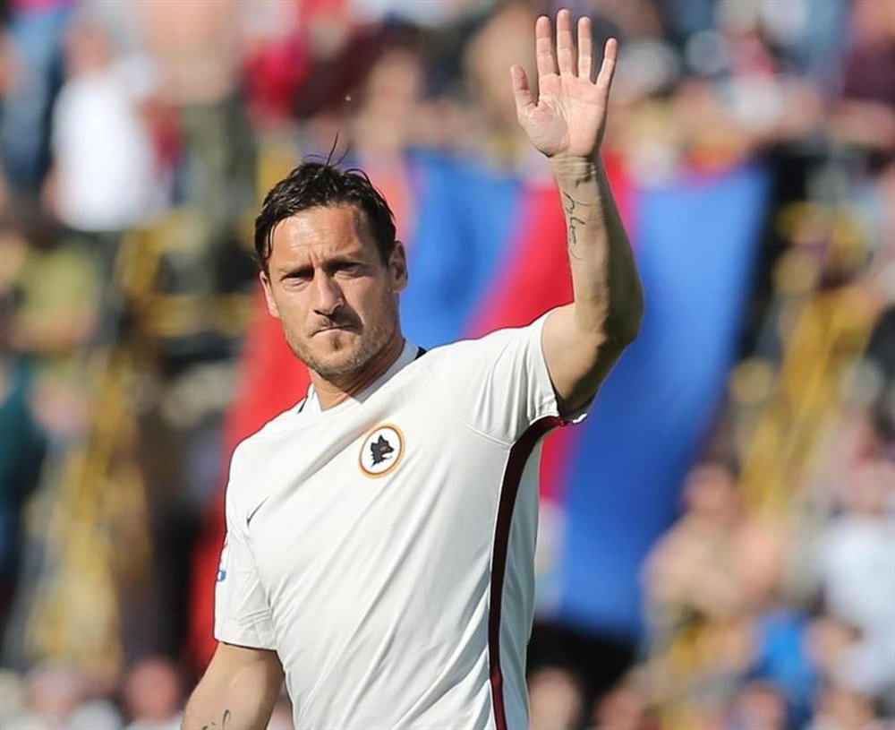 Passionate Totti should play on, says Conte. EFE/Archivo