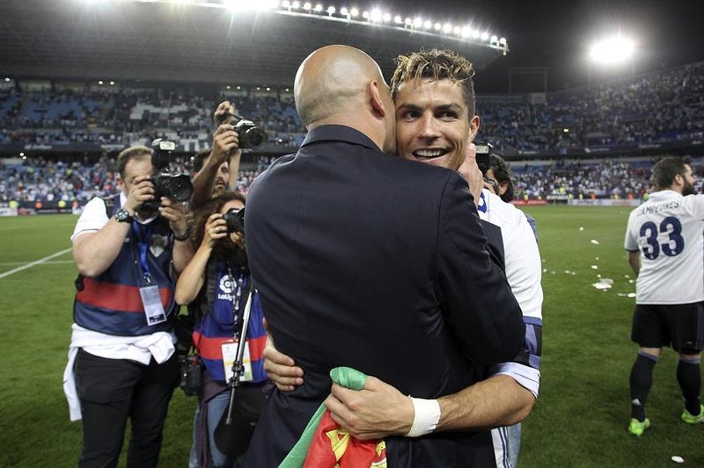 L'entraîneur du Real Madrid, Zidane et le Portugais, Cristiano Ronaldo en fin de Liga. EFE