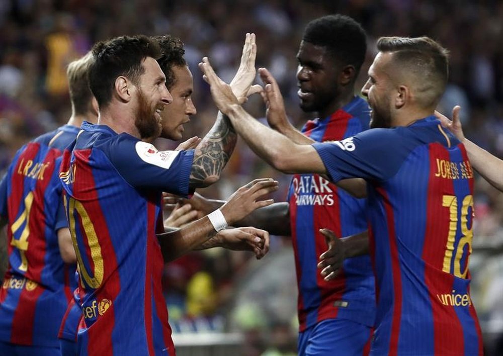 Neymar y Messi brillaron en la victoria del Barcelona ante el Alavés. EFE