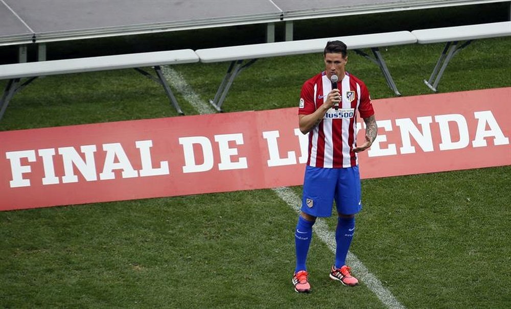 Fernando Torres no olvidará nunca lo que sintió al despedir el Calderón. EFE