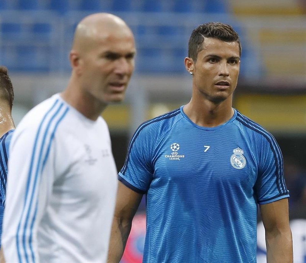 L'entraîneur du Real Madrid avec Cristiano Ronaldo. EFE