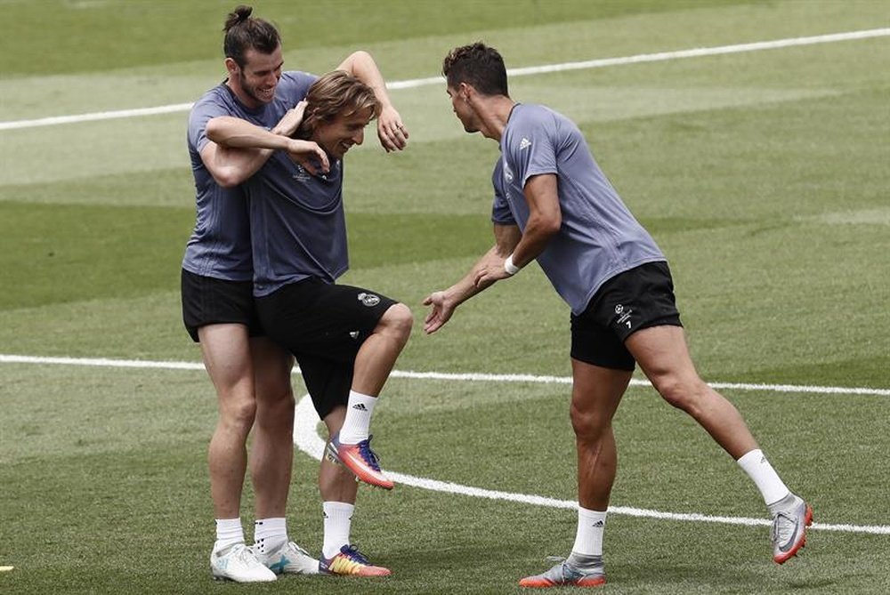 Cristiano fue el protagonista del entrenamiento del Madrid. EFE