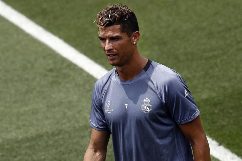 Reports claim Ronaldo is set to stay at Real Madrid. EFE