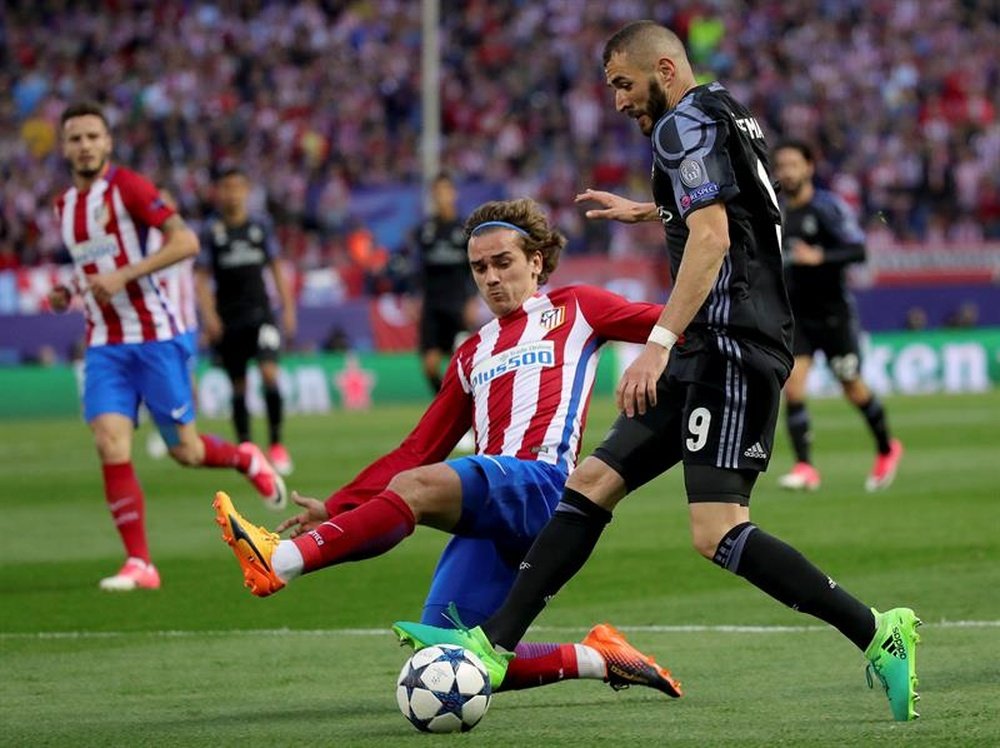 El Atlético recibe en casa al Madrid en un derbi lleno de urgencias para ambos. EFE