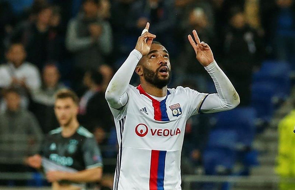Lacazette will stay at Lyon. EFE/Archivo