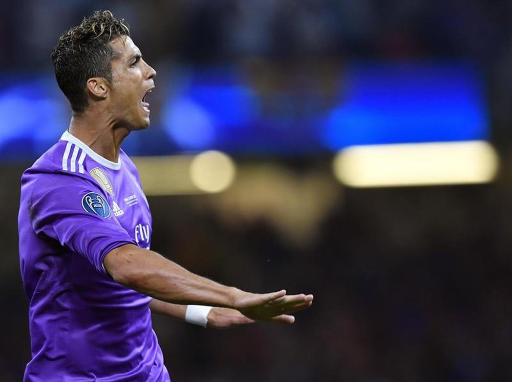 Cristiano Ronaldo gana 1,5 millones de euros con cada mensaje en las redes sociales. EFE