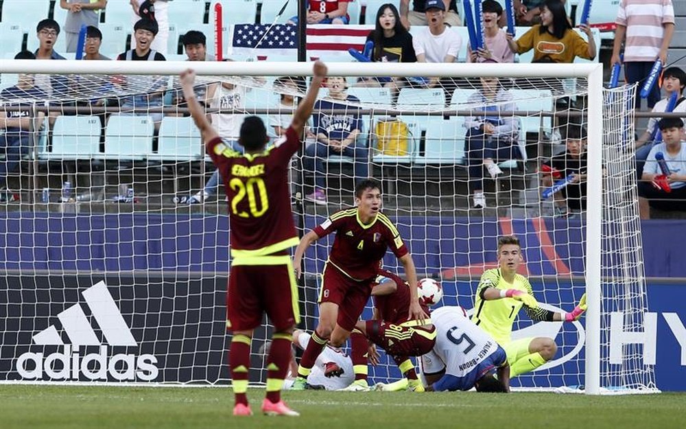 Venezuela derrotó por 2-1 a Estados Unidos y sigue soñando con el Mundial Sub 20. EFE