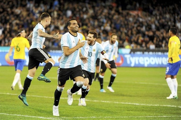 O goleiro argentino que quer jogar a Copa do Mundo com a Colômbia