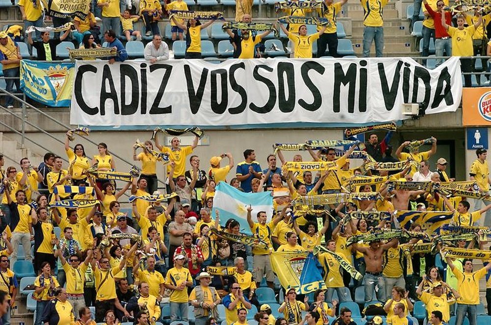 10.000 abonados verán gratis al Cádiz en Primera. EFE