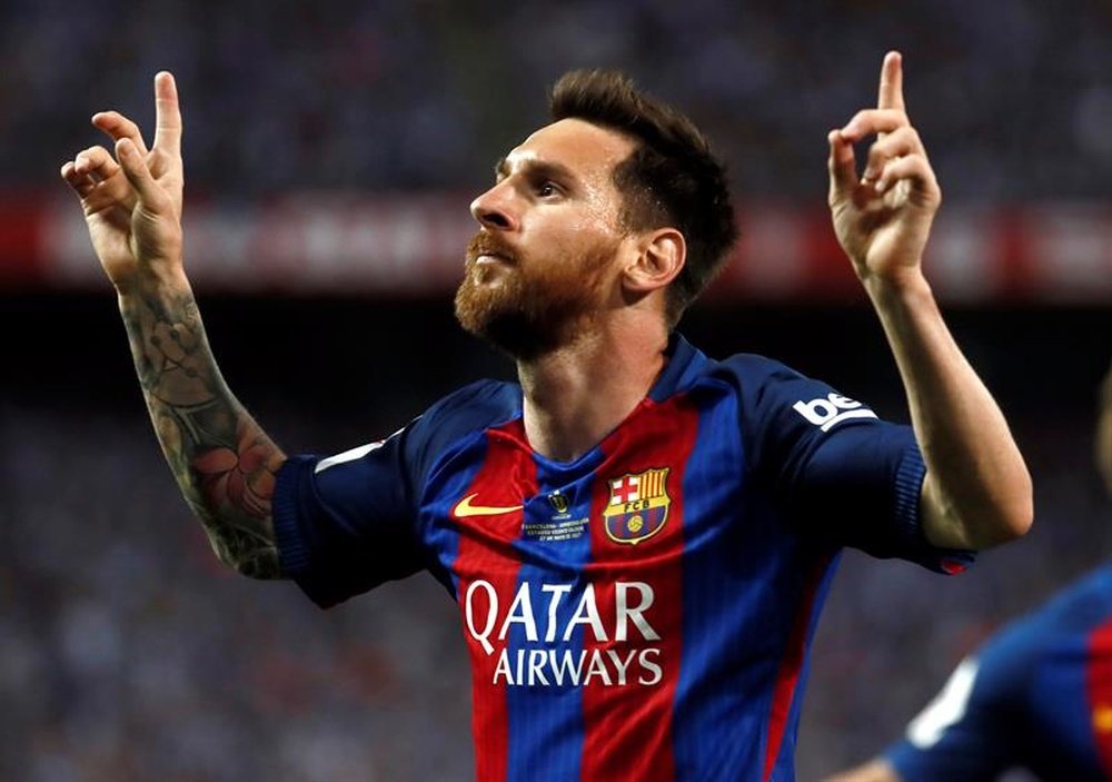 Messi es zurdo y uno de los mejores futbolistas del mundo. EFE/Archivo