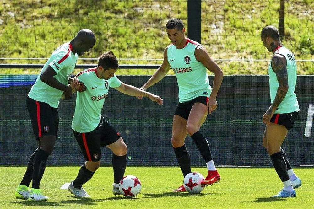 Cristiano y André Silva ya entrenan con Portugal. EFE