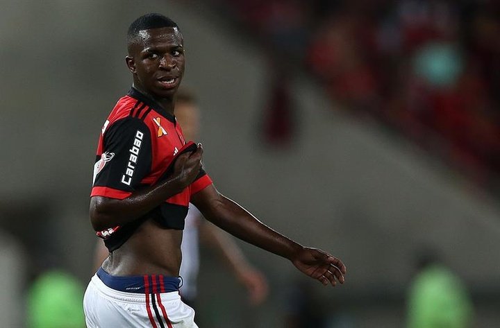 Flamengo gana y Vinicius brilla
