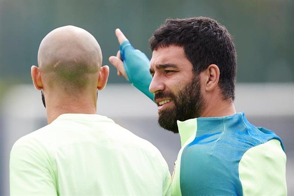 Arda Turan está na porta de saída do Camp Nou. EFE/Arquivo