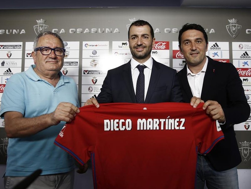 Diego Martínez (c) habló del próximo duelo de Osasuna, contra el Reus. EFE/Archivo