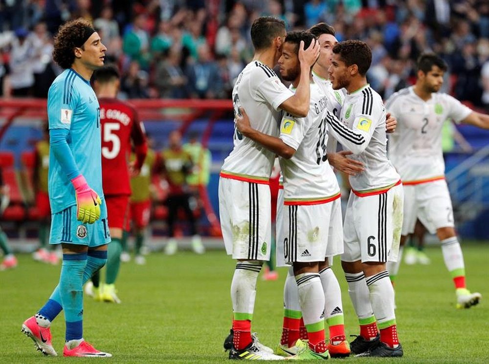 México podría hacer historia en el fútbol. EFE
