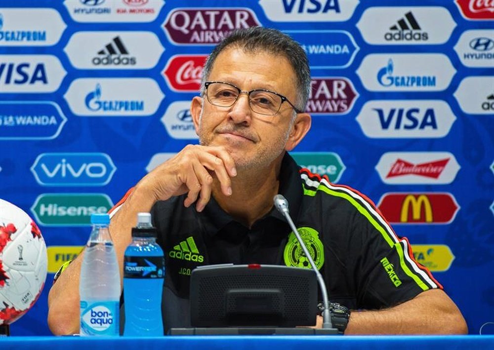 El técnico de México se mostró muy satisfecho en su paso por rueda de prensa. EFE
