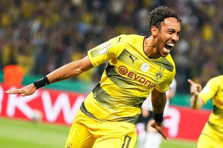 Aubameyang hits double to fluster Milan new boys