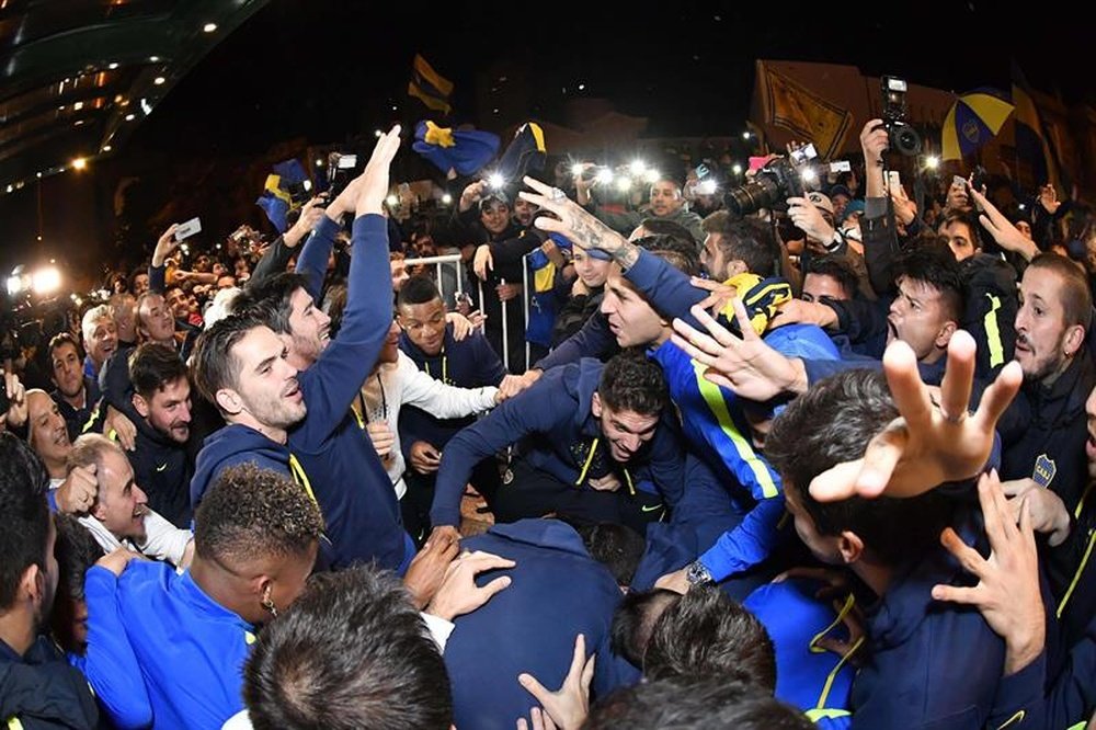 Boca celebró con su afición el título liguero. EFE
