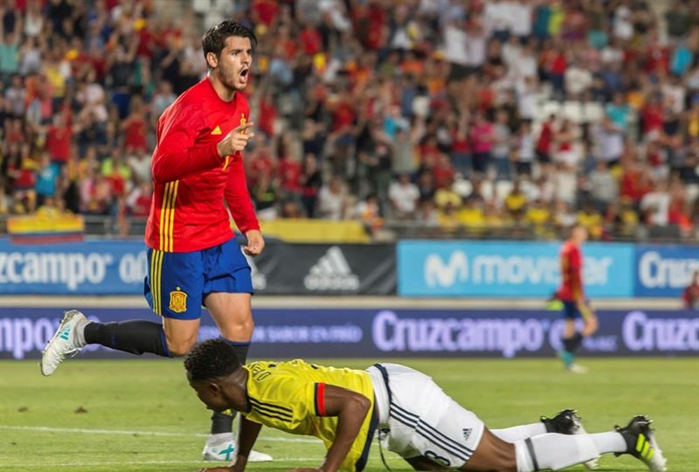 El delantero de la selección española de fútbol Álvaro Morata celebra un gol durante un partido. EFE