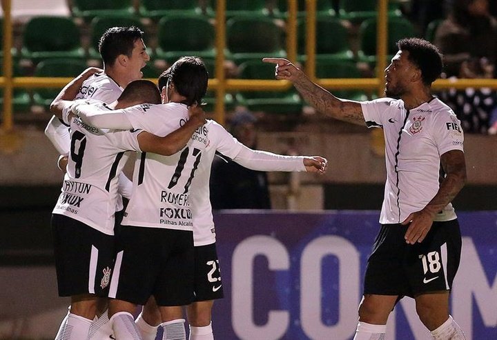 Corinthians salvó un empate sobre la bocina