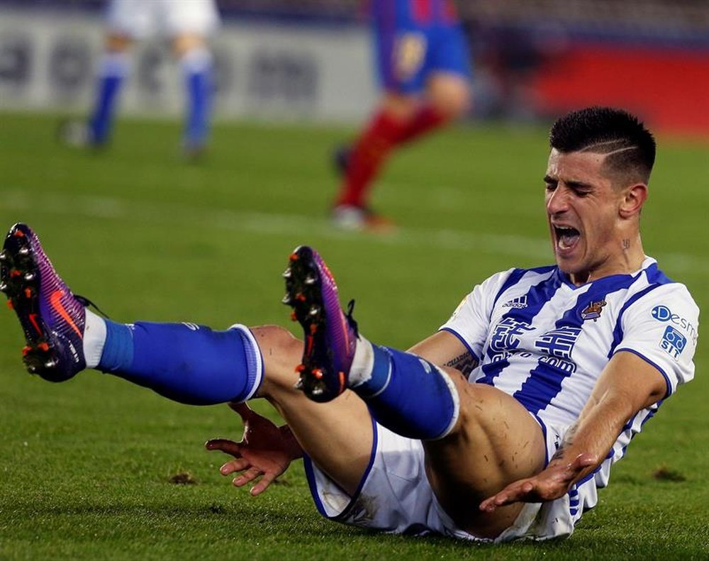 PSG to sign Sociedad left-back Berchiche. EFE