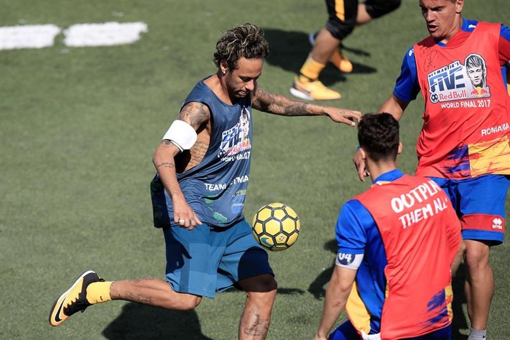 Neymar acelera su puesta a punto para estar a tope el 12 de julio. EFE