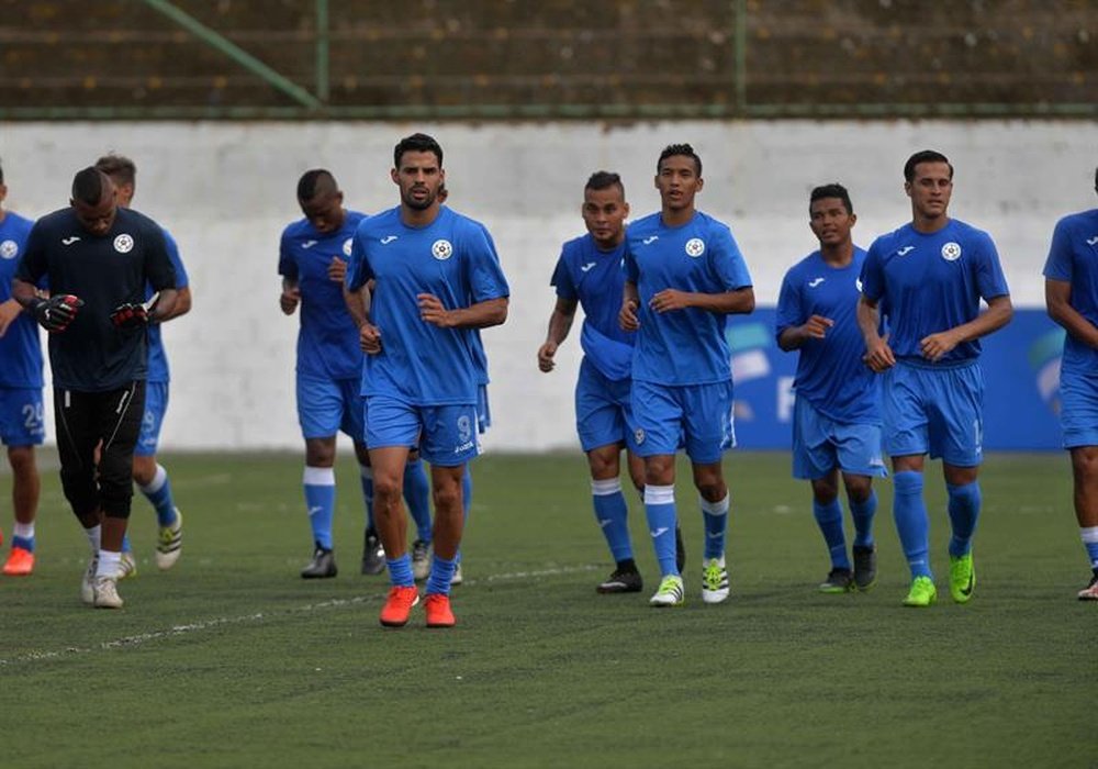 La selección de Nicaragua entrena en el estadio nacional de Nicaragua el 01 de junio de 2017. EFE